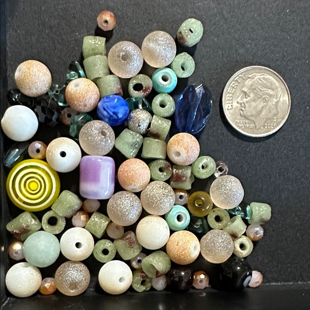 38.  Mixed Material Loose Beads